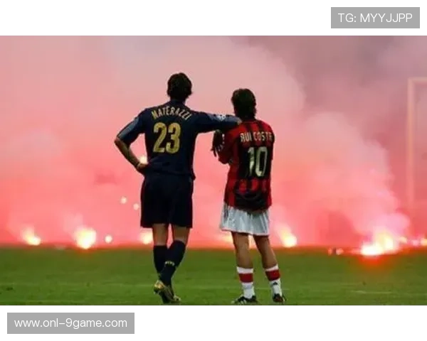 足球场上两位球星同场竞技谁能笑到最后争夺最佳球员之荣