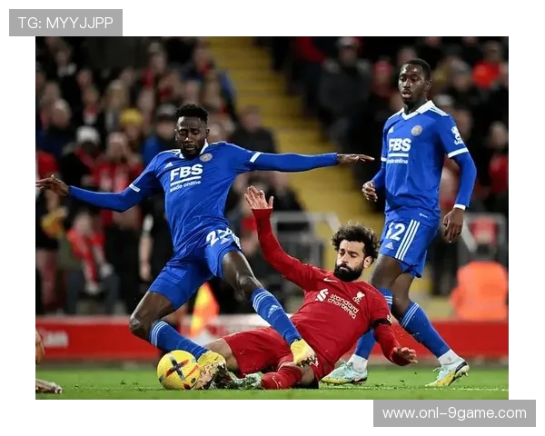 足球巨星们的圣诞节巴黎之旅聚焦星光璀璨的假日庆典与欢乐时光