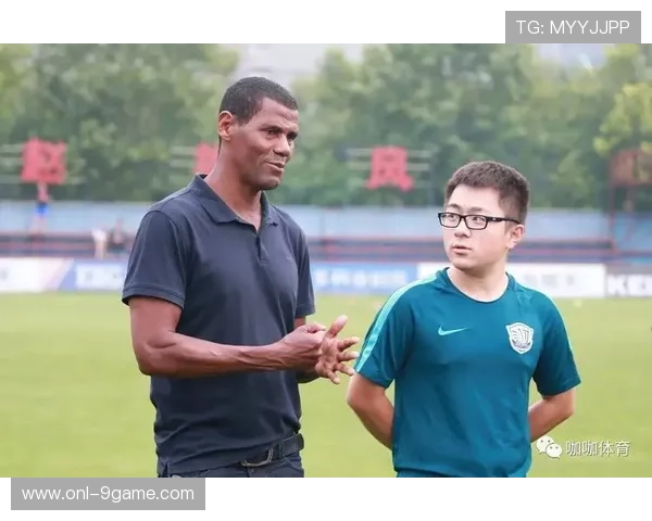 雷鸣般的速度与力量 足球场上不可忽视的雷姓球员传奇 雷鸣般的速度与力量 足球场上不可忽视的雷姓球员传奇