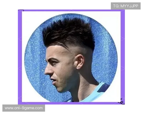 长发足球球星独特发型解析与赛场风采展示 长发足球球星独特发型解析与赛场风采展示